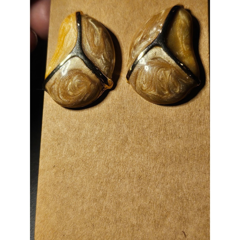 Vintage Marbled Enamel Gold Tone Abstract Teardrop Stud Earrings Amber Tan